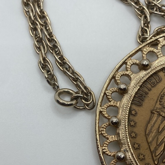 Vtg 1776 - 1976 Unites States Of America Liberty Bell Bicentennial Coin Necklace - Picture 4 of 6